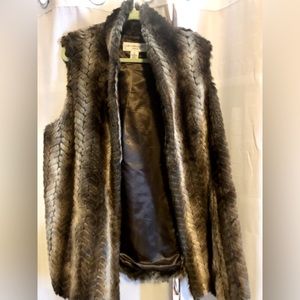 Faux fur vest Liz Claiborne 2x